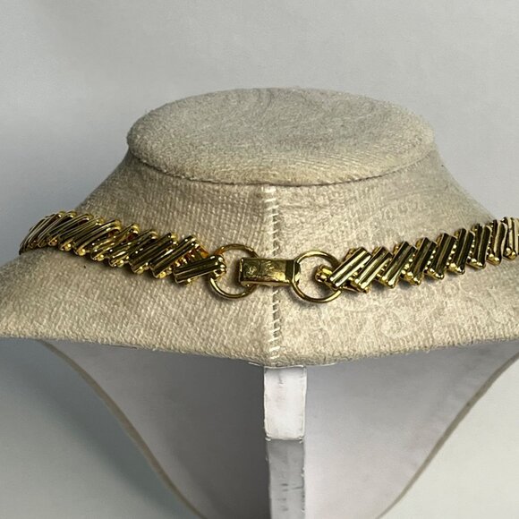 Vintage Gold-Tone Chevron Necklace With Elegant Clasp Design - Picture 3 of 4